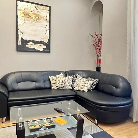 Apartment Lesya Kurbasa Λβιβ Εξωτερικό φωτογραφία