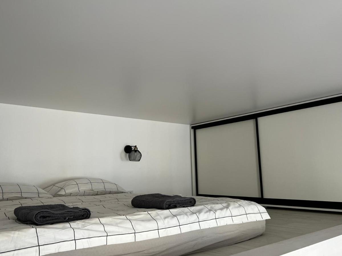 Apartment Lesya Kurbasa Λβιβ Εξωτερικό φωτογραφία