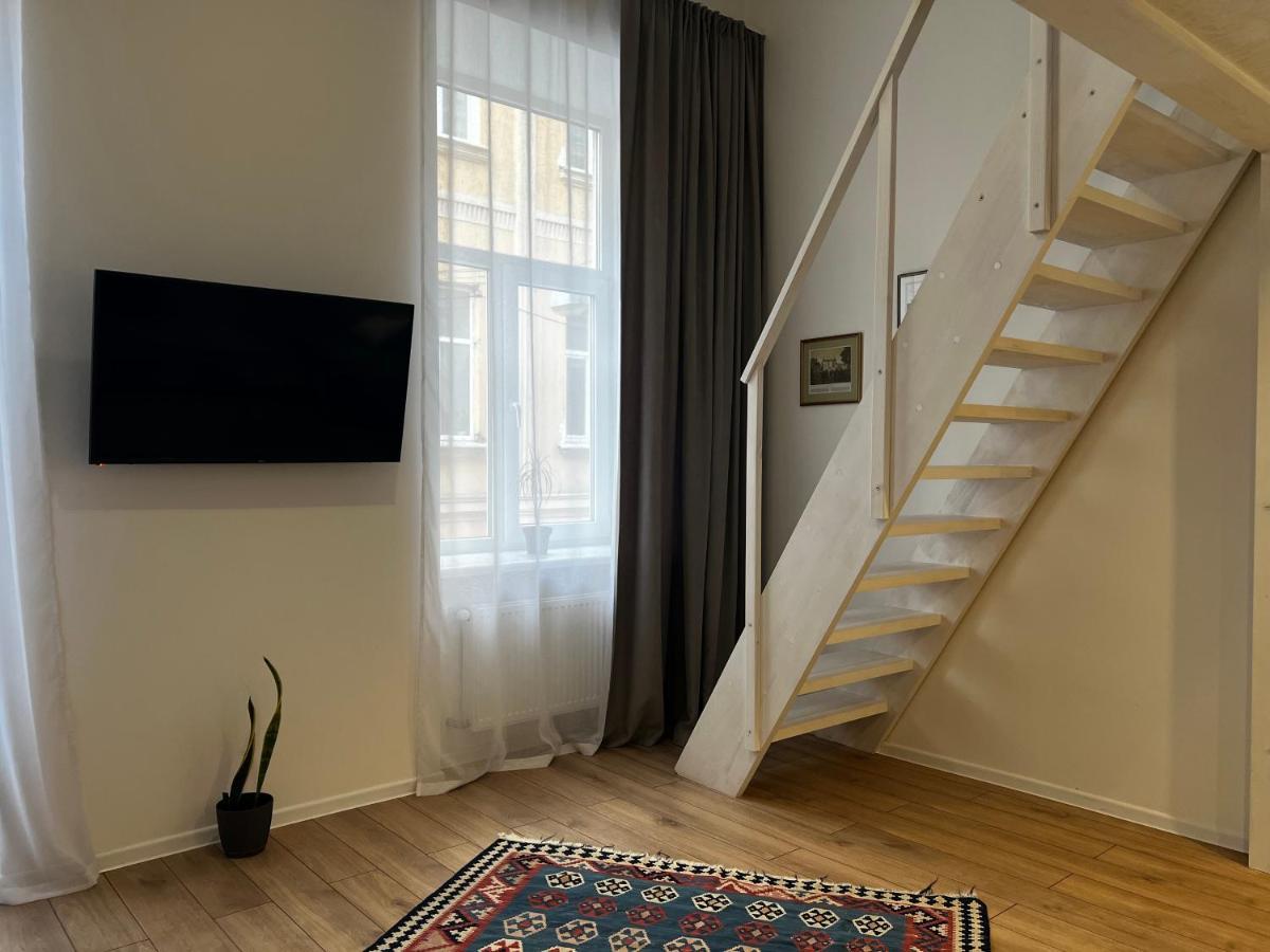 Apartment Lesya Kurbasa Λβιβ Εξωτερικό φωτογραφία