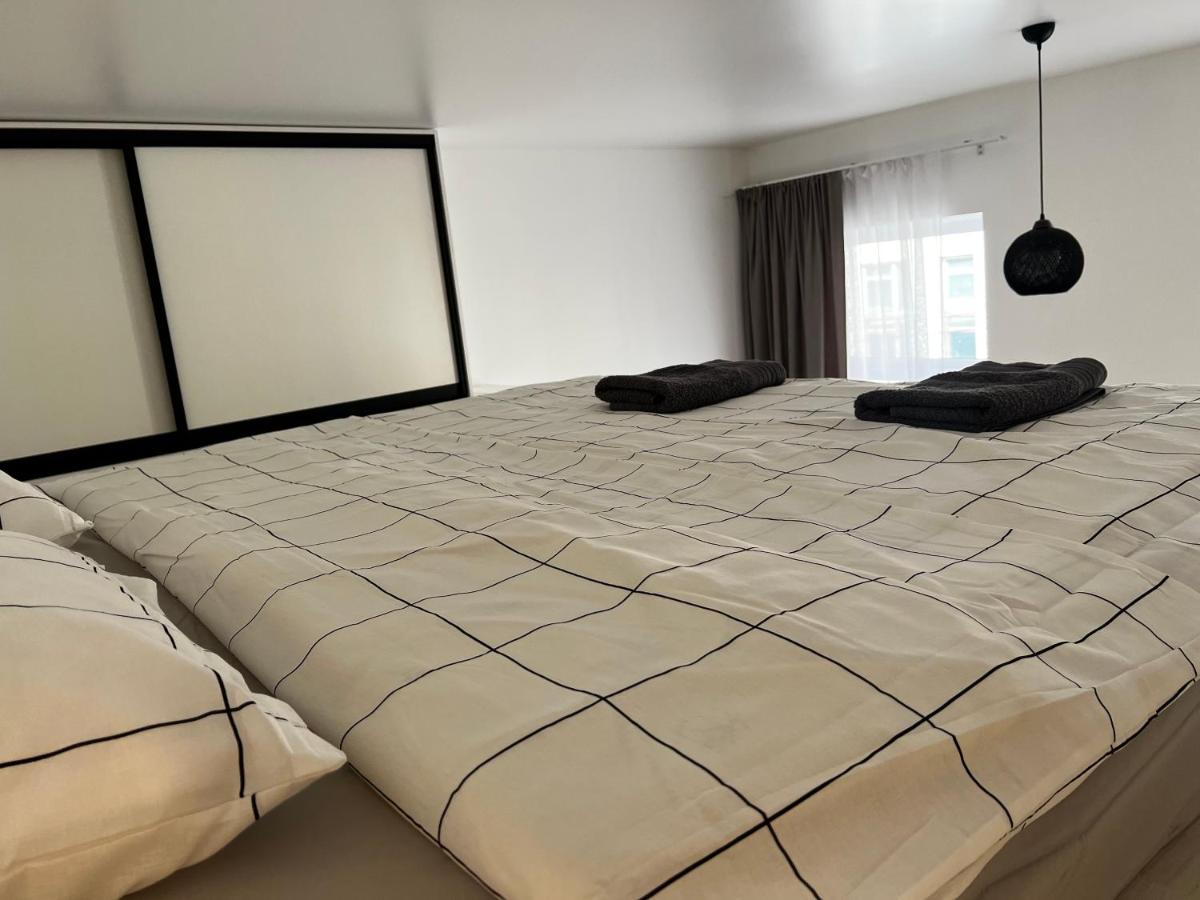Apartment Lesya Kurbasa Λβιβ Εξωτερικό φωτογραφία