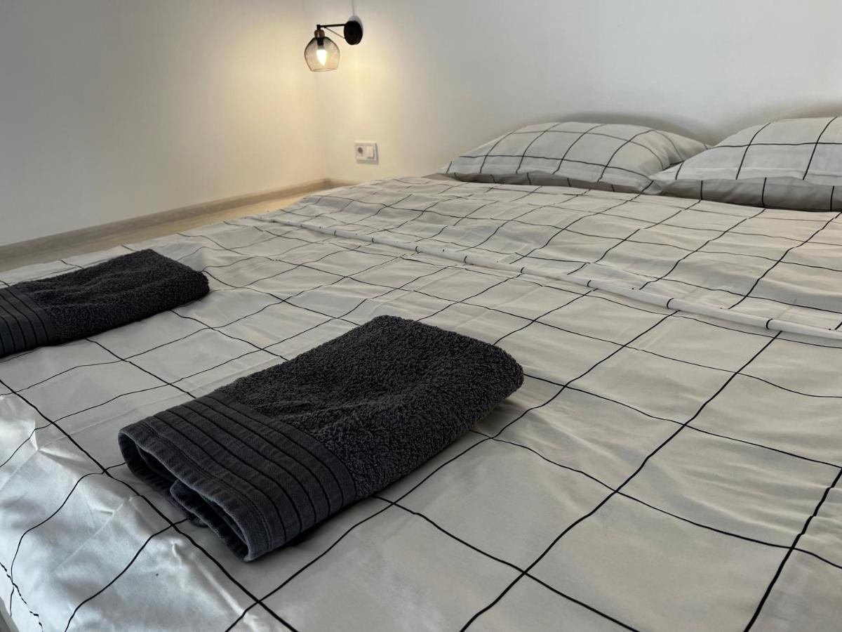 Apartment Lesya Kurbasa Λβιβ Εξωτερικό φωτογραφία