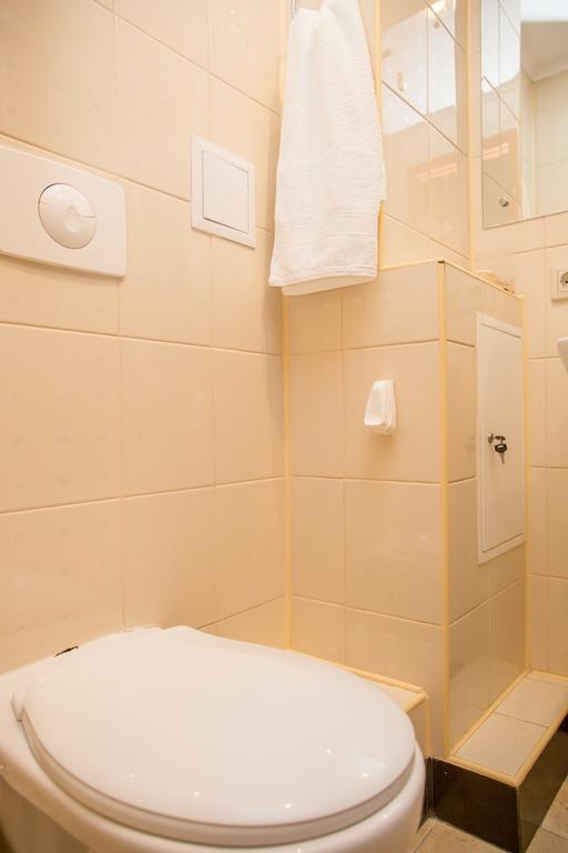 Apartment Lesya Kurbasa Λβιβ Εξωτερικό φωτογραφία